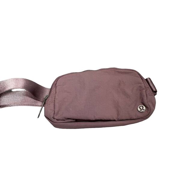 Lululemon Everywhere Belt Bag in Pink Taupe Flaw - Picture 2 of 6